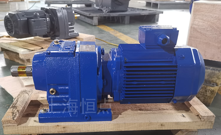 R47系列減速機配電機，藍色油漆實物照片