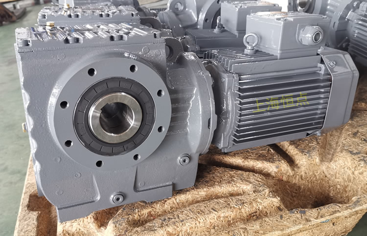 SA77系列減速機輸入配電機，輸出通孔，常用件實物圖