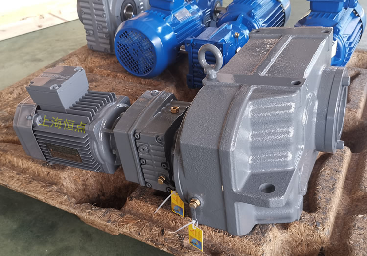  FAZ77R37雙級減速機，通孔+小法蘭輸出，實物圖如下