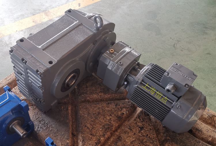  FAZ77R37雙級減速機，通孔+小法蘭輸出，實物圖